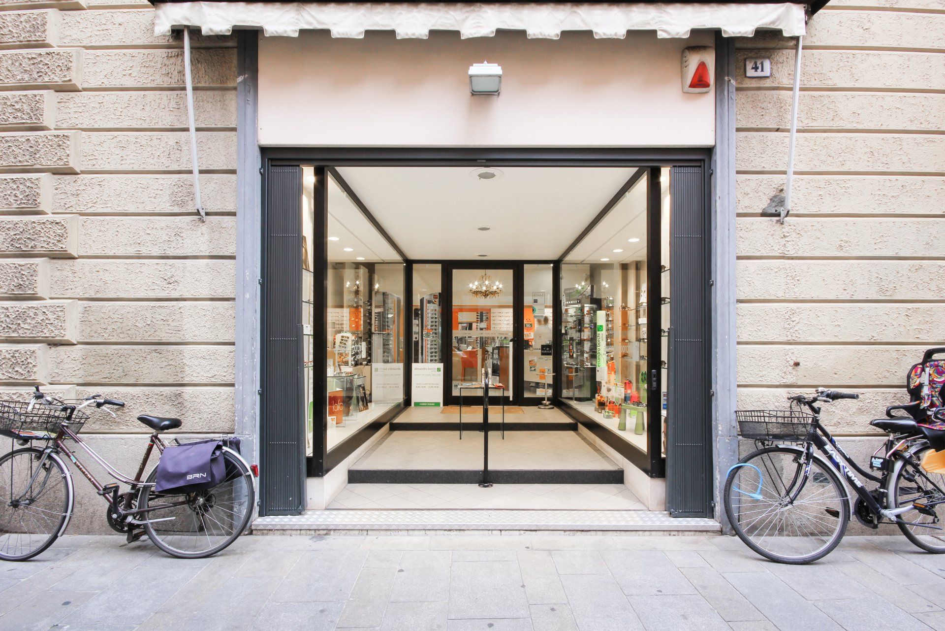 La vetrina di Alessandro Borchi Occhiali in Corso Mazzini 41 a Faenza